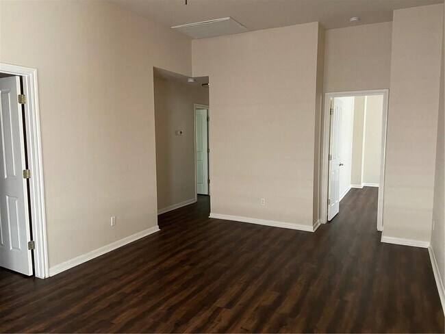 Building Photo - 8811 Glen Canyon Dr