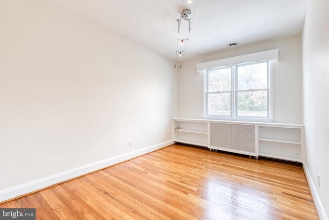 Building Photo - 3918 Beech Ave