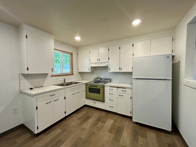 Building Photo - 1308 N Alder St