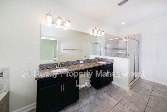 Building Photo - 11036 Sycamore Woods Dr