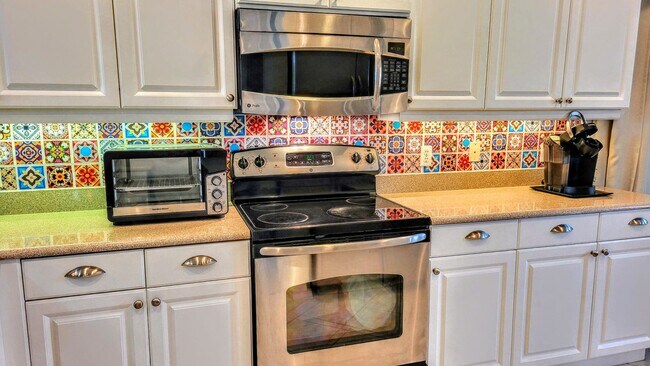 Building Photo - ANNUAL UNFURNISHED 2 bed 2 bath ground floor water front condo in Bradenton