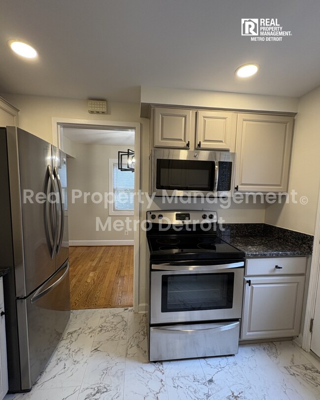 Building Photo - BEAUTIFUL BIRMINGHAM CONDO