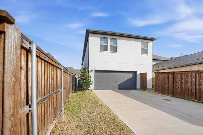 Building Photo - 1621 Rose Willow Wy