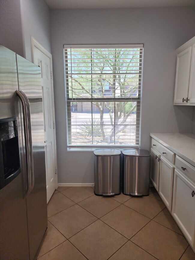 Building Photo - "Charming Anthem Retreat: 3-Bed, 2-Bath Ge...
