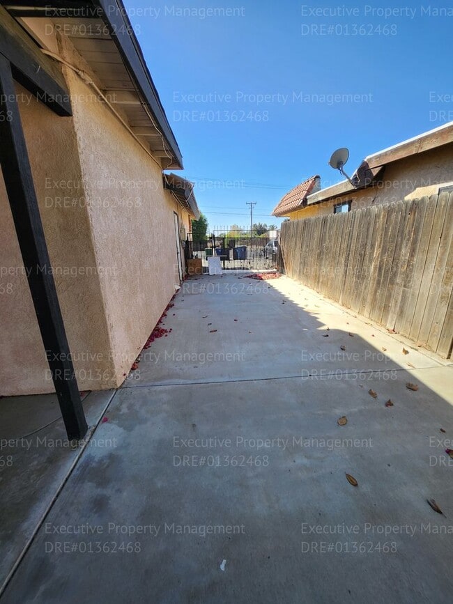 Building Photo - 10112 Meacham Rd