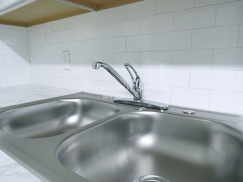 Building Photo - 2837 W 6th St