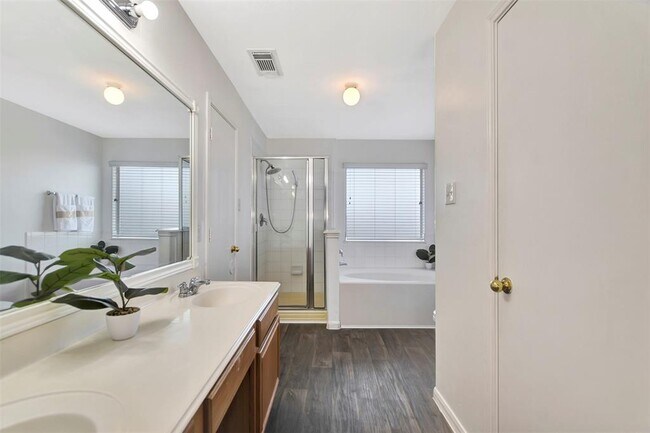 Building Photo - 1811 Adobe Falls Dr