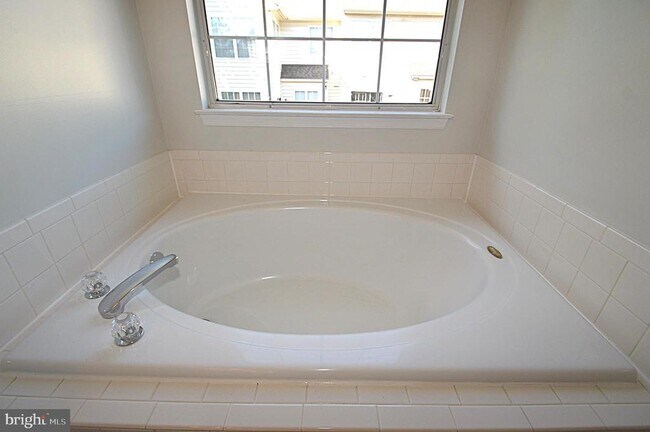 Building Photo - 13510 Nickleback Ct