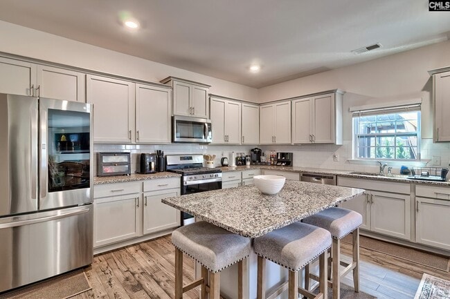 Building Photo - 660 Collett Dr