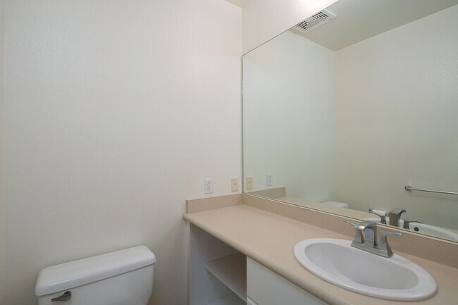 Building Photo - 4 Bed 2.5 Bath in Kapolei Iwalani