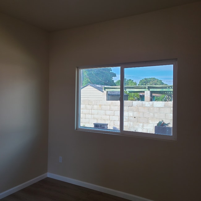 Building Photo - 180 S Lehua St