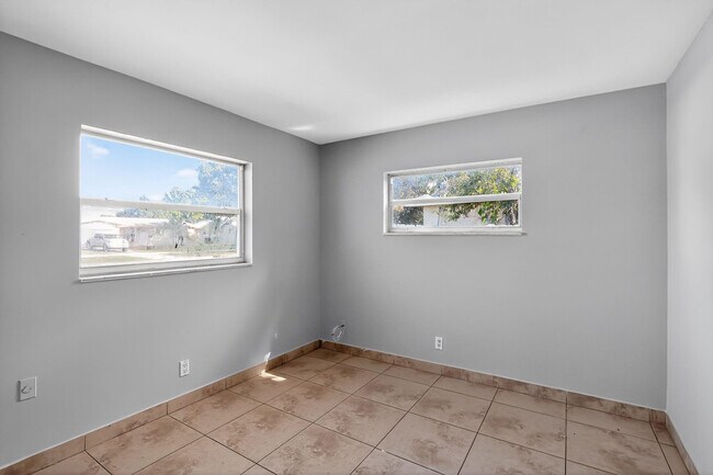 Building Photo - 4810 NW 19th St