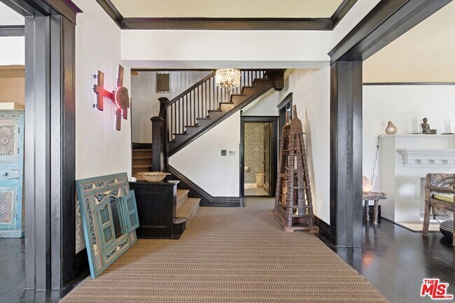 Building Photo - 2624 Van Buren Pl