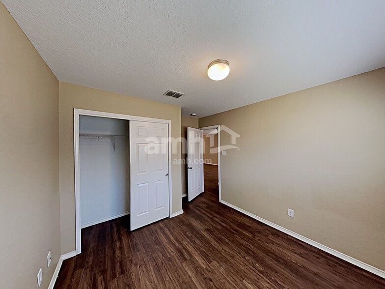 Building Photo - 9239 Pacific Maple
