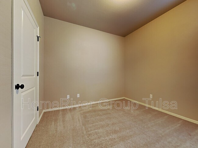 Building Photo - 8624 East 136th St S