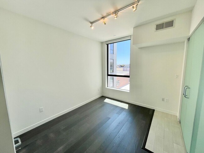 Building Photo - 2BR/2BA Inner Mission Boutique Condo w/Parking, Storage, Laundry – PROGRESSIVE