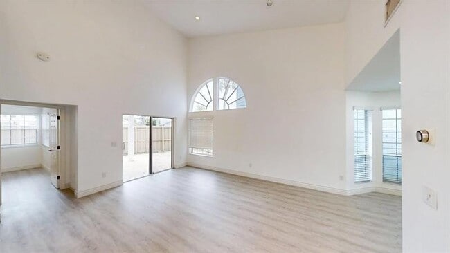 Building Photo - 5120 Coronado Ridge