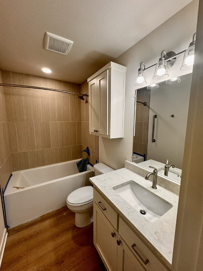 Building Photo - 14911 Dutchmans Dr