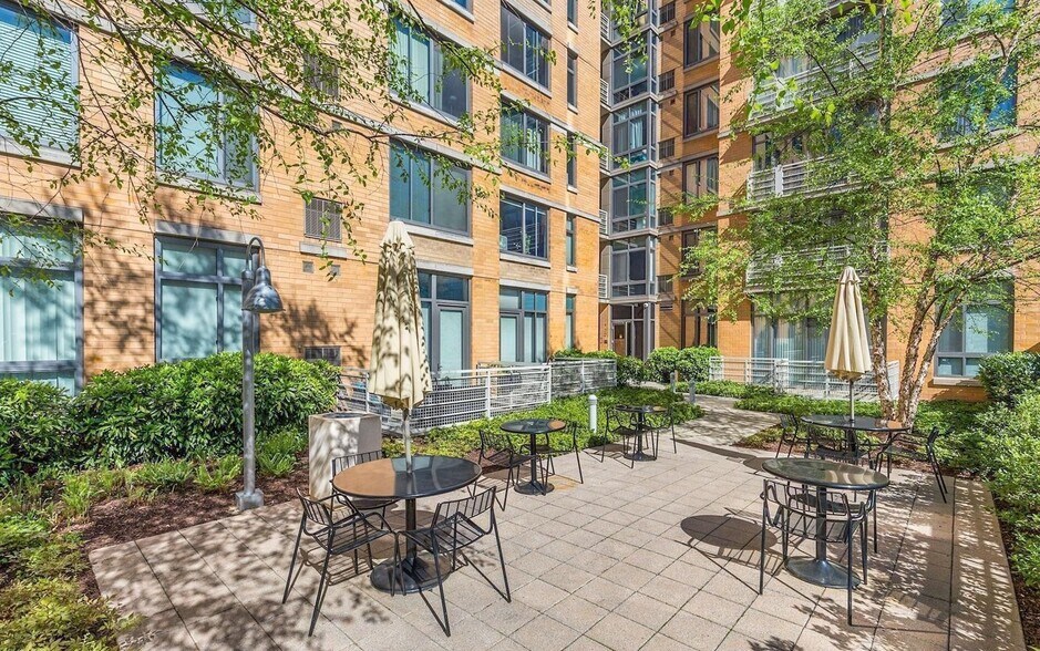 Courtyard - 440 L St NW