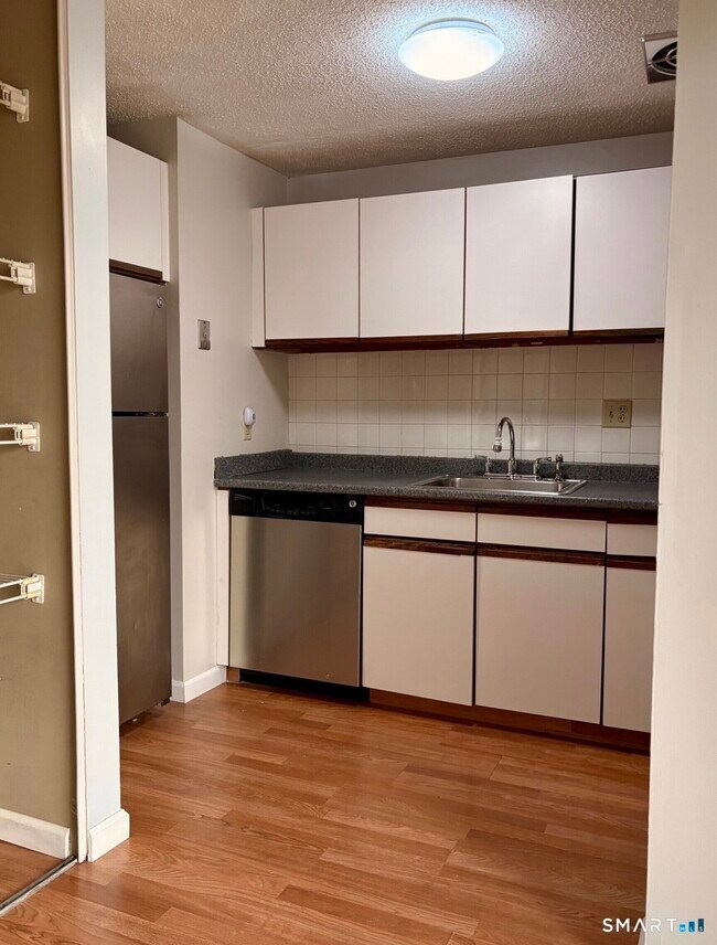 Building Photo - 70 Burgundy Hill Ln