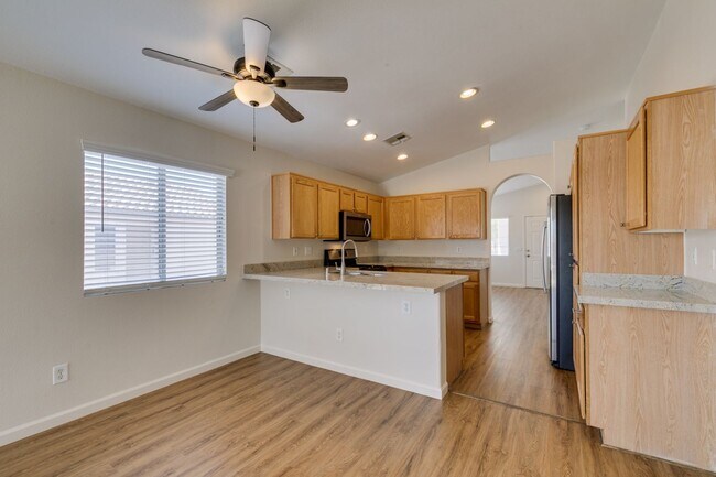 Building Photo - 3-Bedroom Home with Upgraded Cooling & Gre...