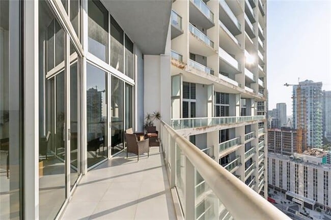 Building Photo - 465 Brickell Ave