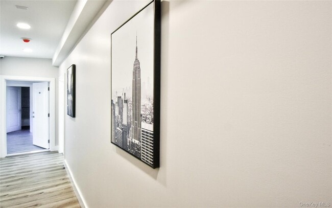 Building Photo - 292 Main St