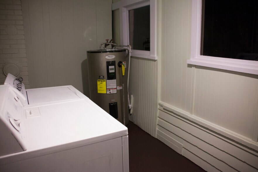 Building Photo - 8203 Park Ave SE