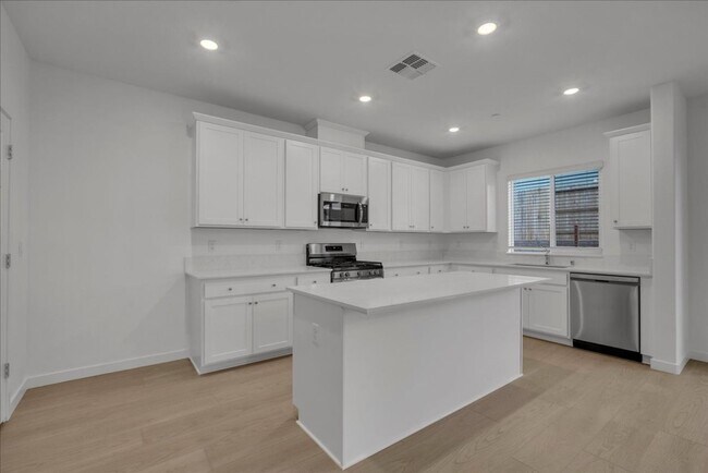 Building Photo - 12658 Rosefinch Wy