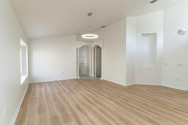 Building Photo - 1613 Crown Hill Blvd