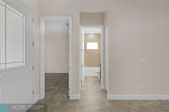 Building Photo - 14989 RedCove Pl