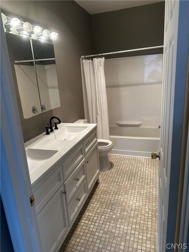 Building Photo - 10 Foery Dr