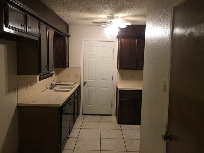 Building Photo - 9807 Memphis Ave