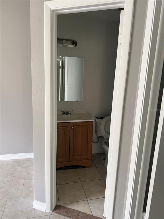 Building Photo - 1948 Lake Atriums Cir