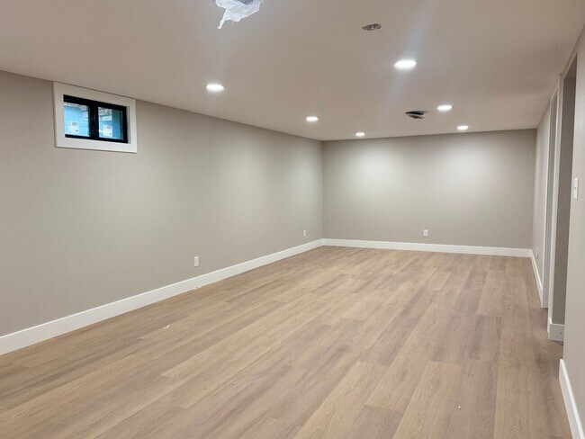 Building Photo - Italian Estates Property Management