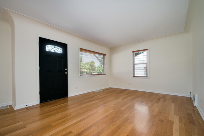 Building Photo - 3820 S Cherokee St
