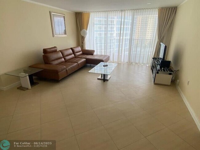 Building Photo - 2751 S Ocean Dr