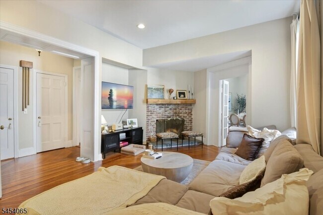 Building Photo - 46 Hazelwood Rd