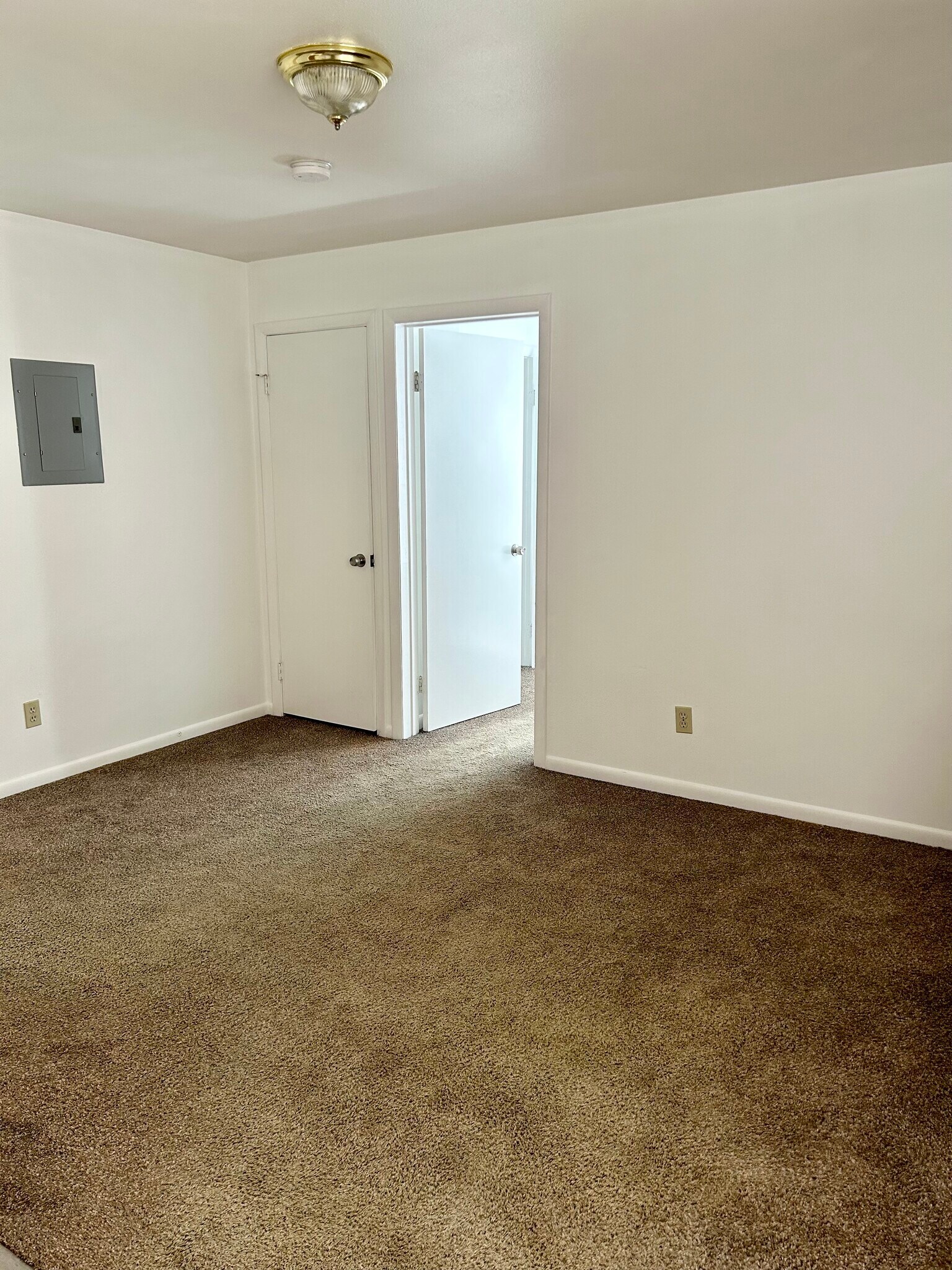 unit #10: living area - 454 S 500 E