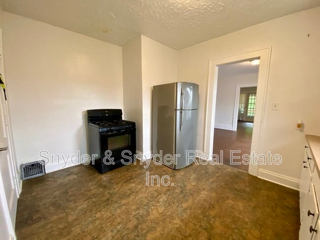 Building Photo - 400 Cloverdale Ave