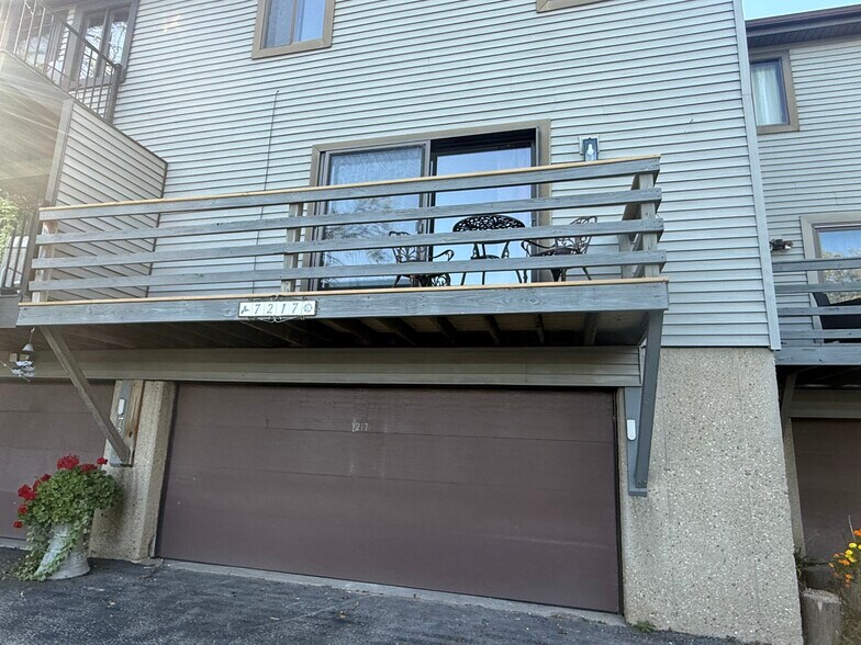 Building Photo - 7217 Park Shores Ct