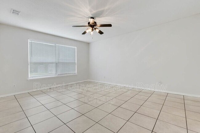 Building Photo - 402 Hearthside Ct