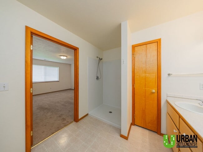 Building Photo - Spacious 2 Bed, 2 Bath Duplex with Large Fenced Yard in Spokane Valley