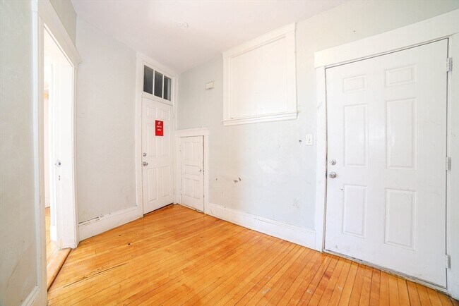 Building Photo - 481 Cambridge St