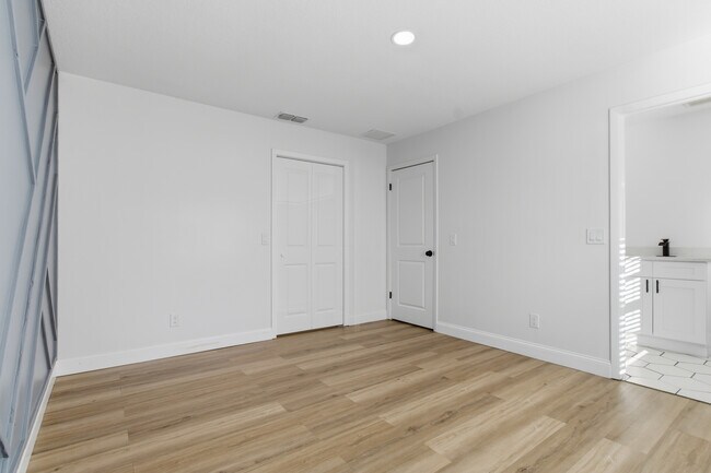 Building Photo - 4420 W Carmen St