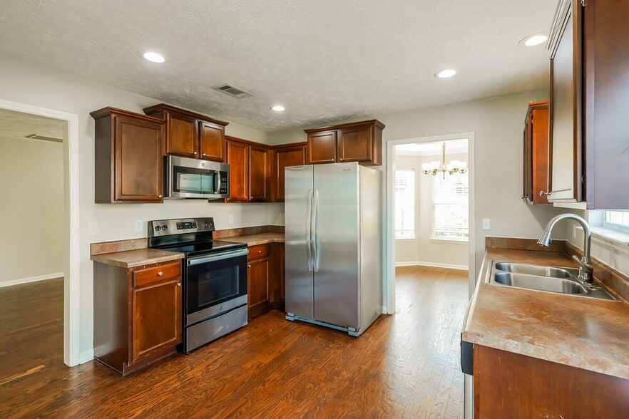 Building Photo - 1428 Sprucedale Dr