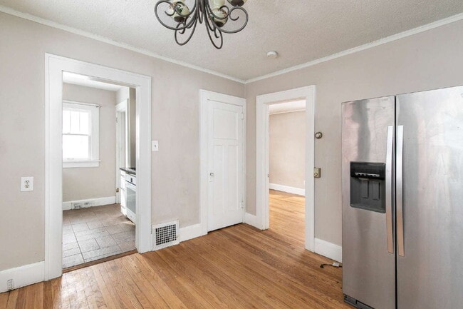 Building Photo - Charming 2-Bedroom Home minutes from everything!