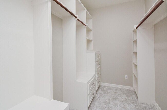 Building Photo - 147 S 66th St