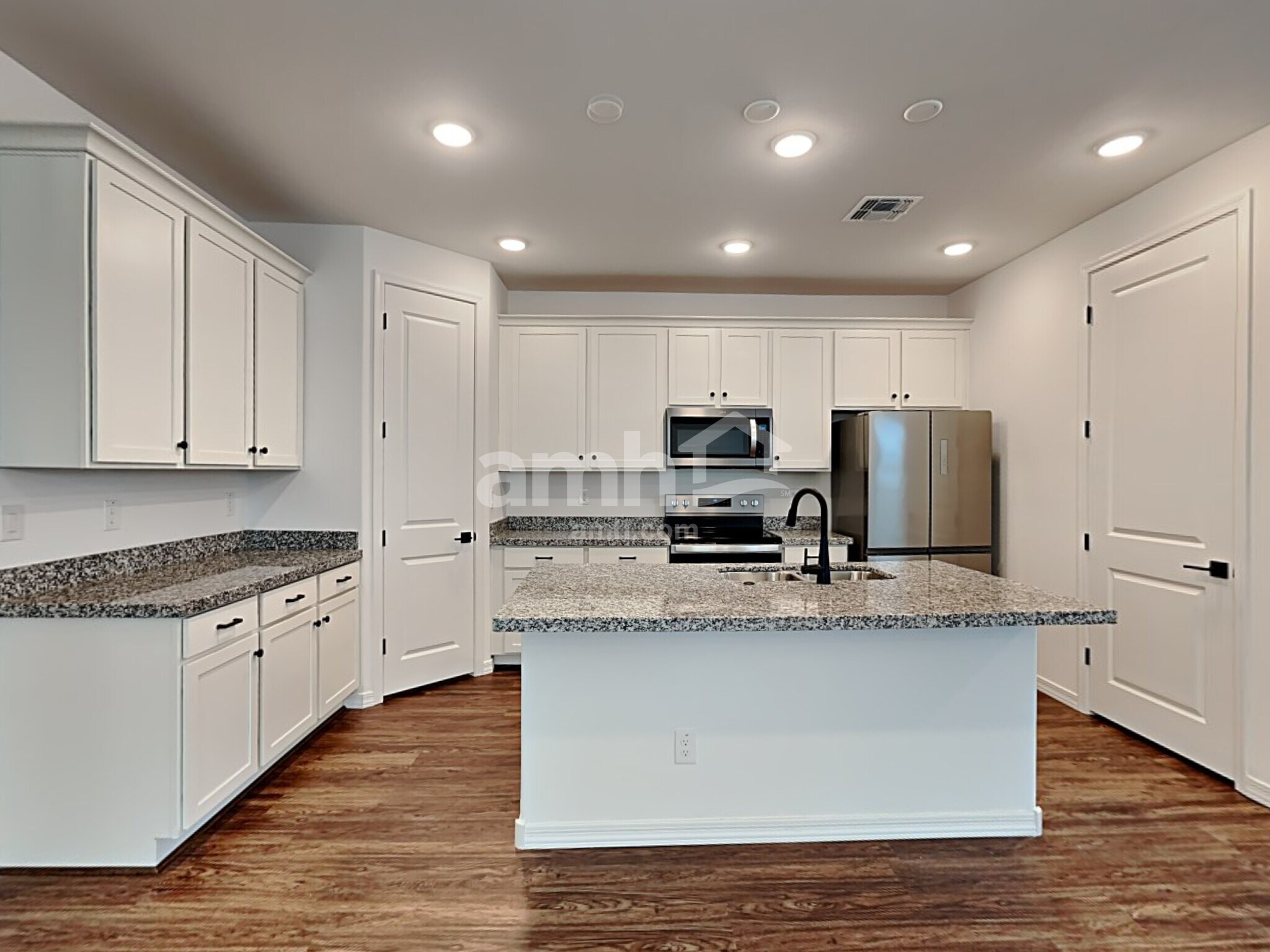 Building Photo - 895 S 150th Dr