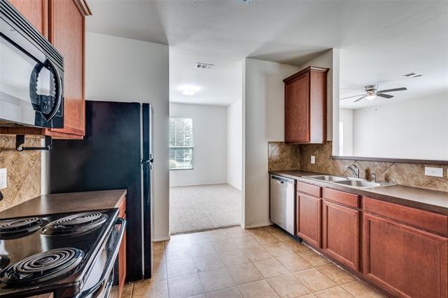 Building Photo - 9137 Waterman Dr